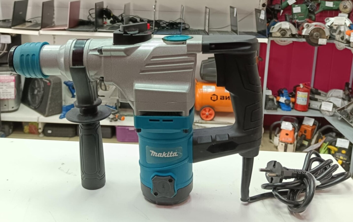 Перфоратор Makita HM28104