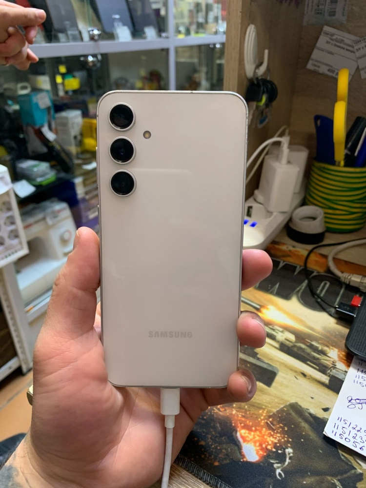 Смартфон Samsung S23 FE