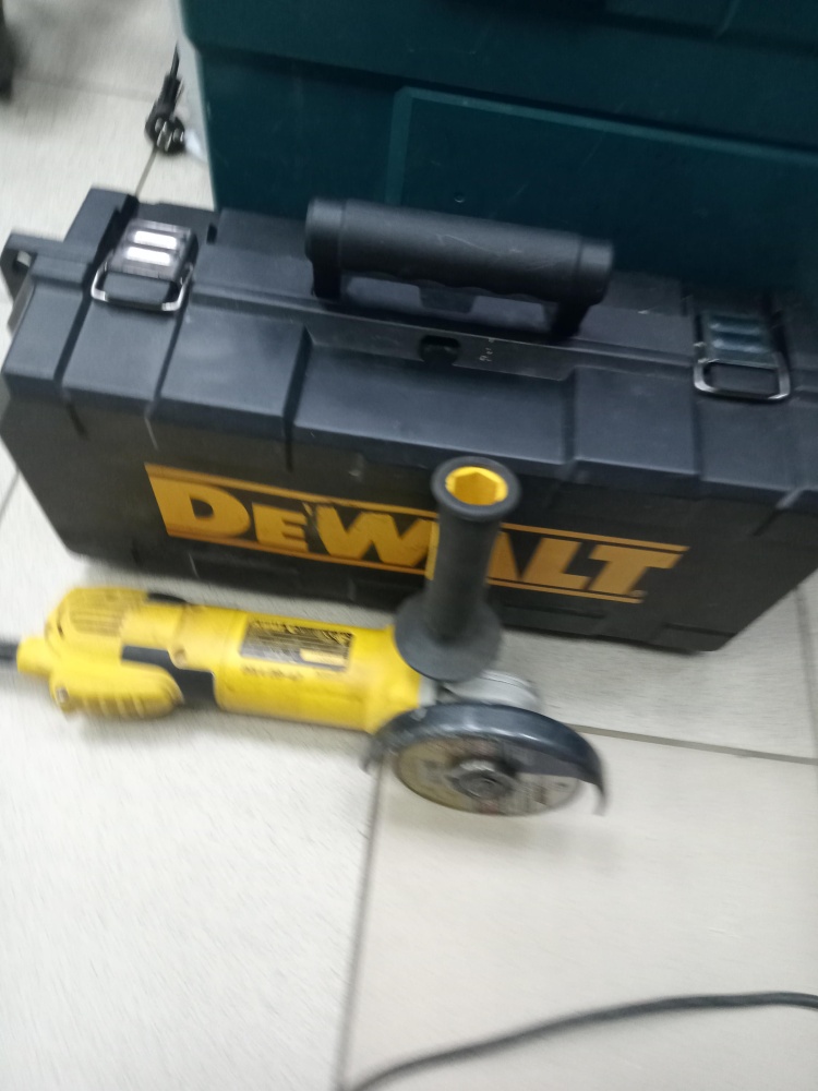 УШМ (Болгарка) DeWALT D28136