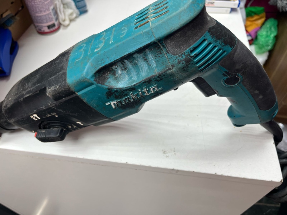 Перфоратор Makita HR2450