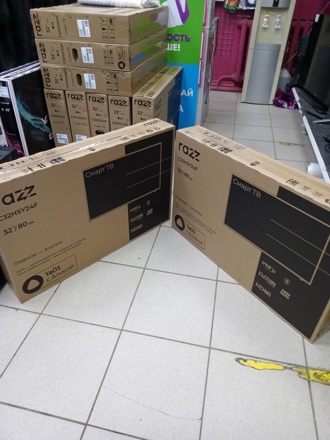 Телевизор RAZZ C32HSY24F