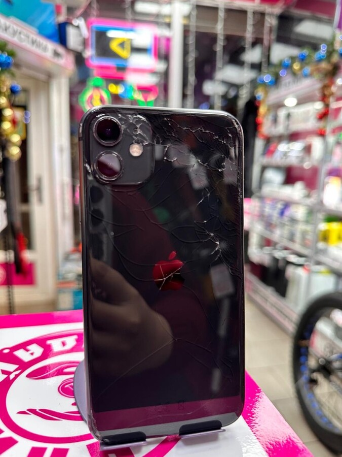 Смартфон iPhone 11 128 Gb 77АКБ