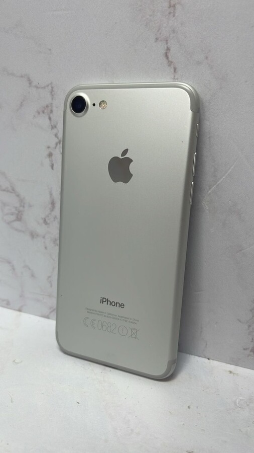 Смартфон iPhone 7 32Gb