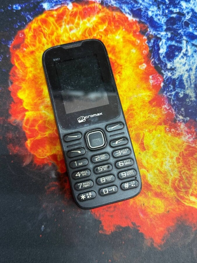 Мобильный телефон Micromax x401