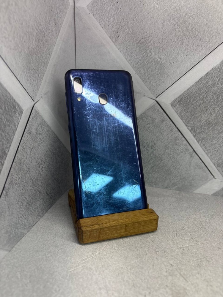 Смартфон Samsung A20 3/32