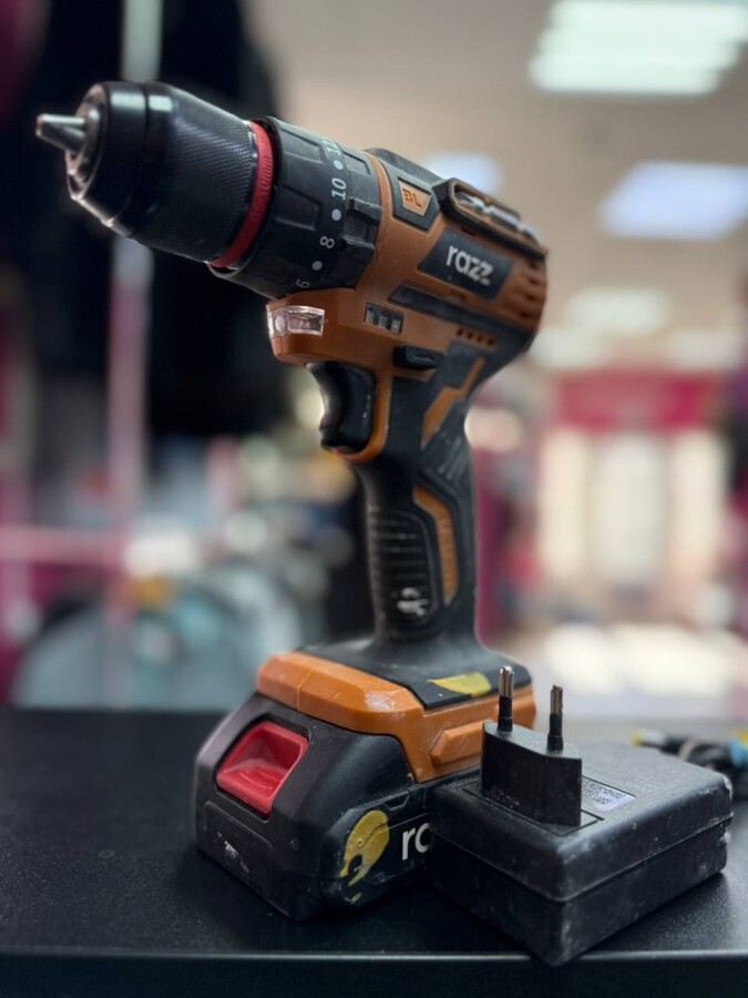 Шуруповерт Razz 20v