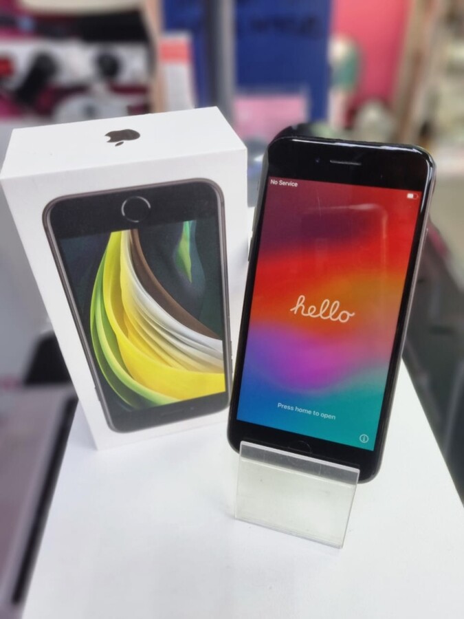 Смартфон iPhone SE