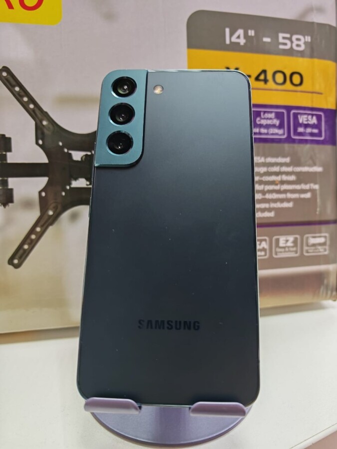 Смартфон Samsung S22 8/128GB