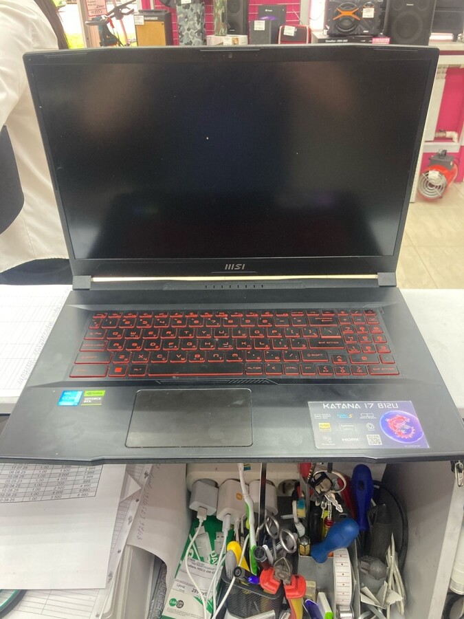 Ноутбук MSI katana b12v