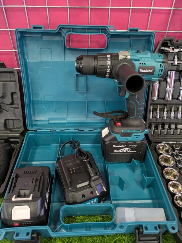 Шуруповерт Makita