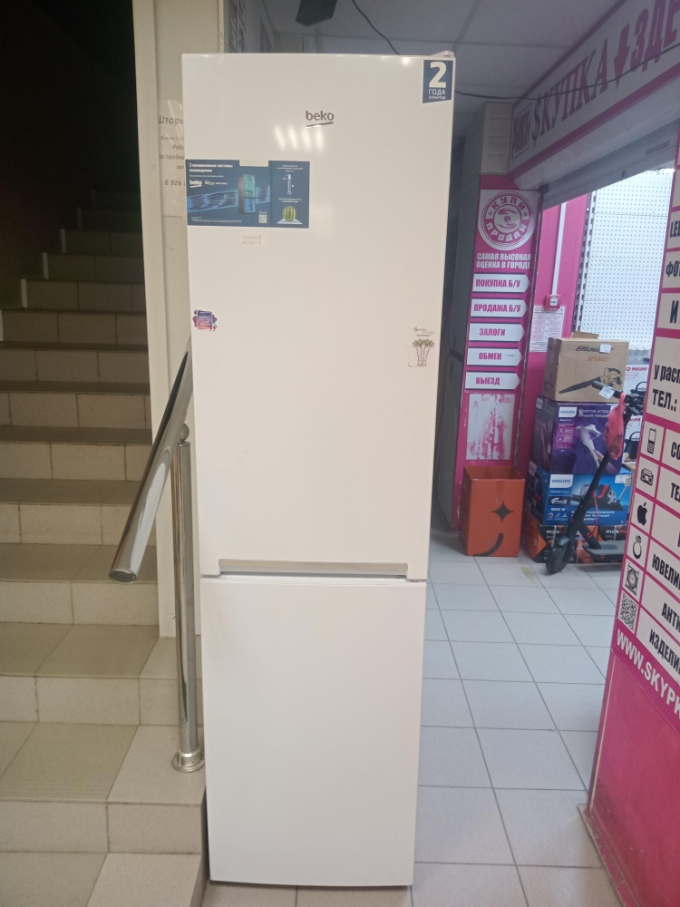 Холодильник BEKO RCNK335K00W