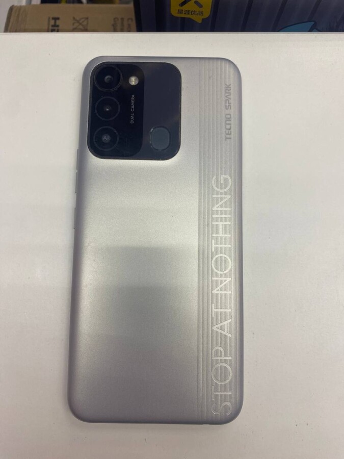 Мобильный телефон Tecno Spark 8C 4/64