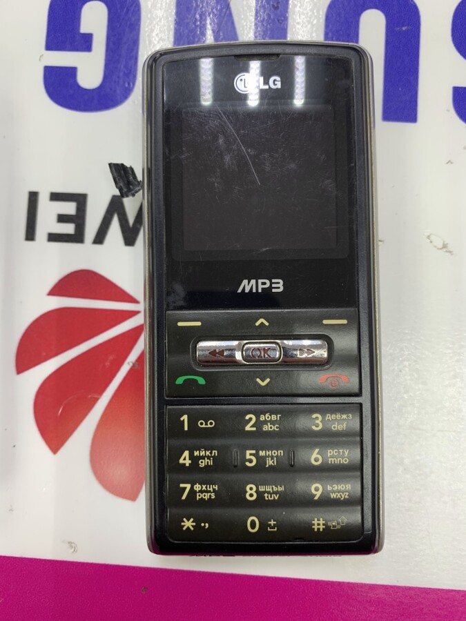 Мобильный телефон LG