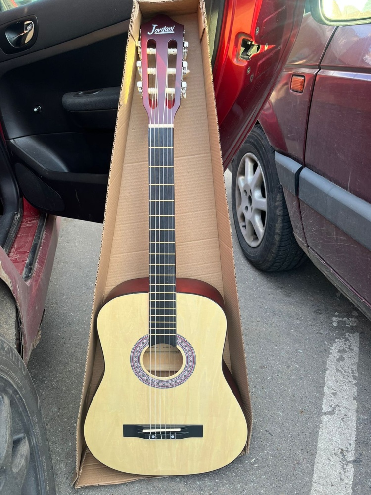 Гитара Jordani JD-3825