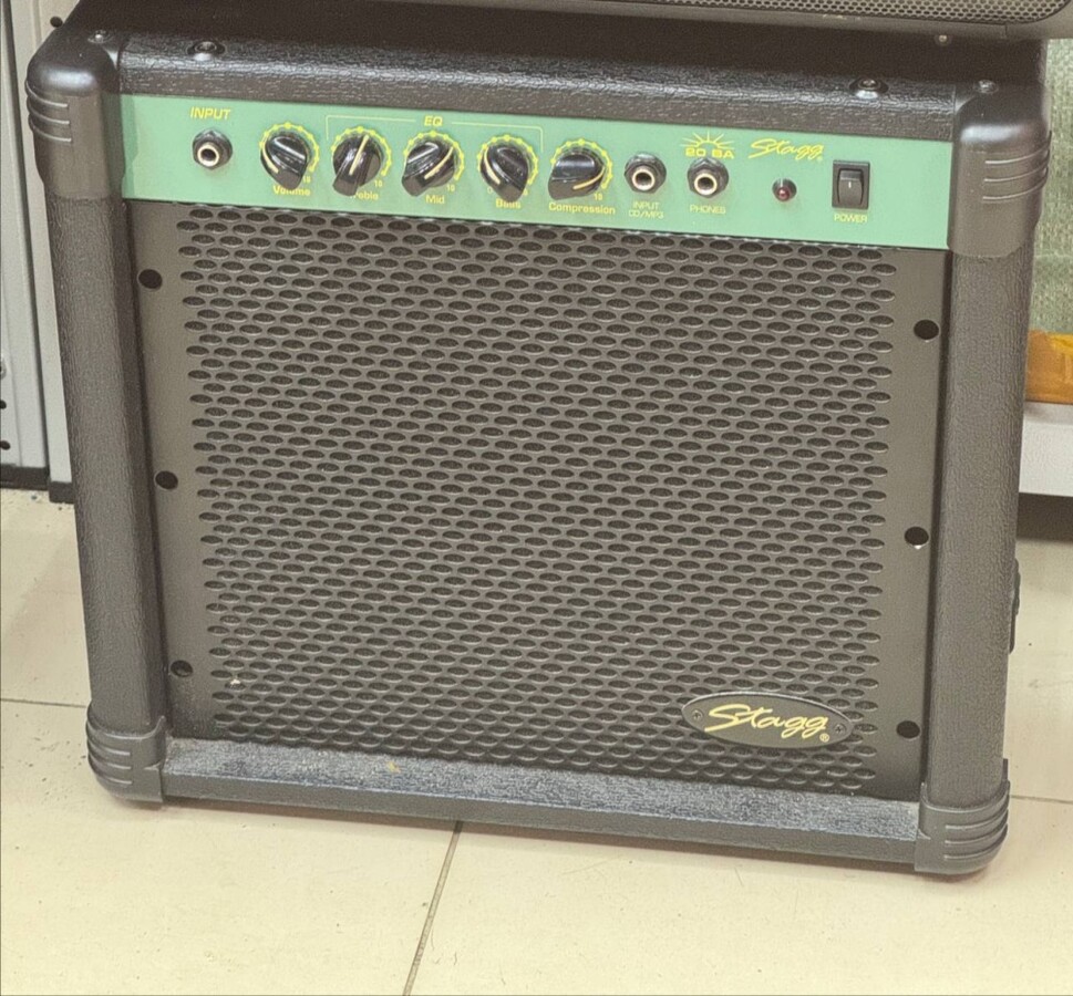 Комбоусилитель Stagg 20ba