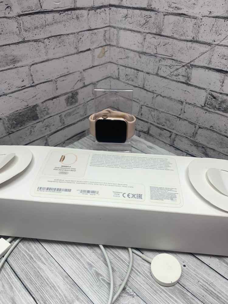 Часы Apple 4 44mm