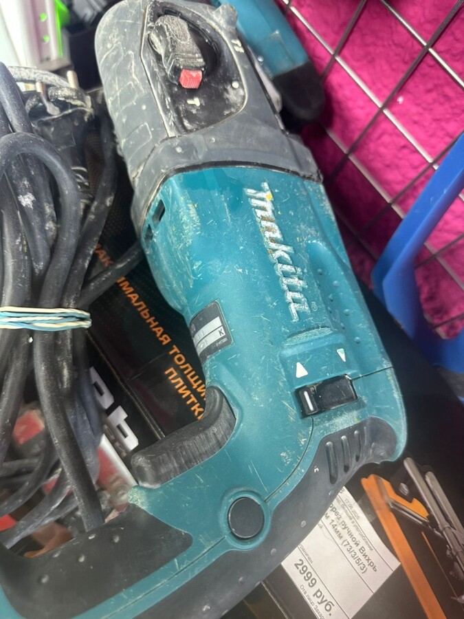 Перфоратор Makita HR2470