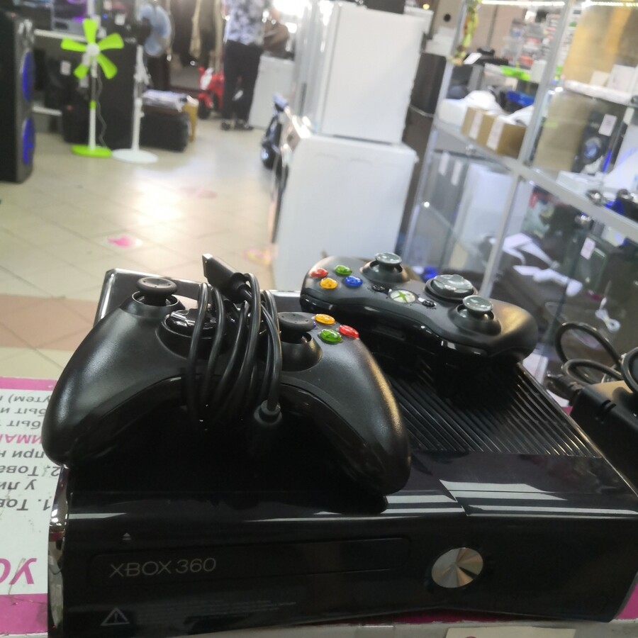 Игровая приставка XBOX 360