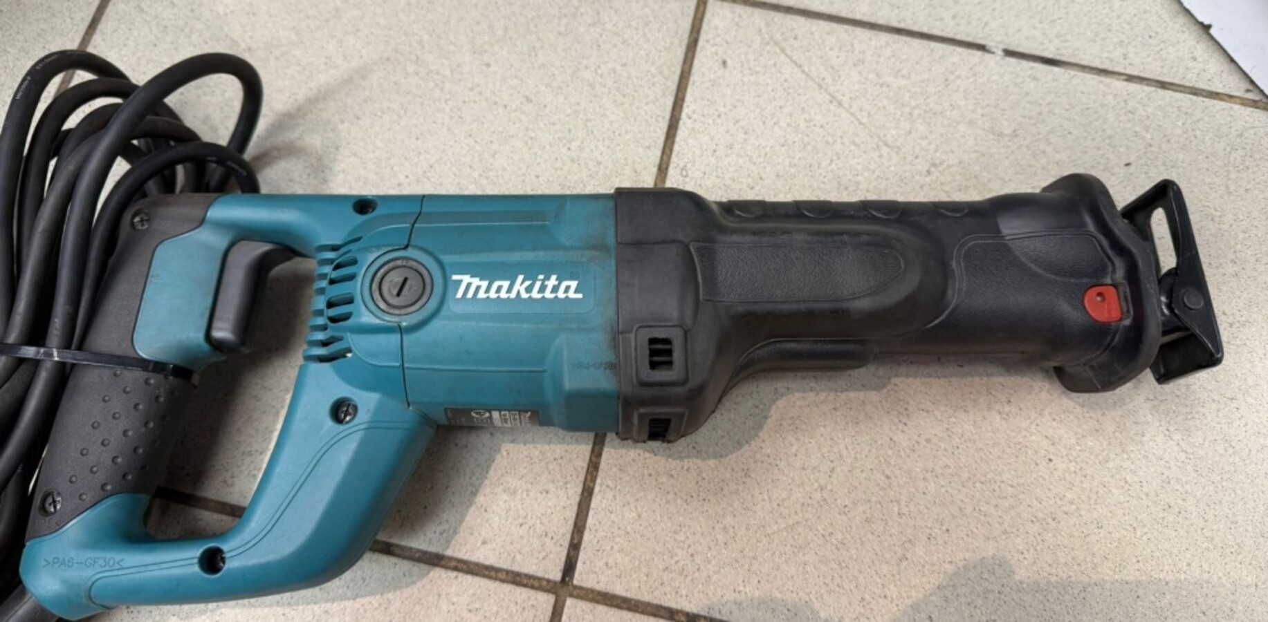 Сабельная пила MAKITA JR3050t