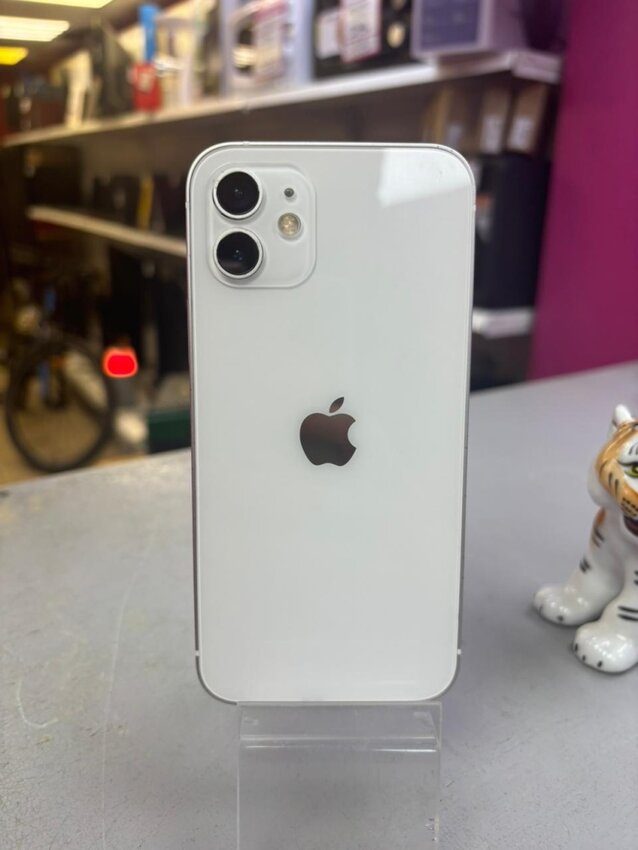 Смартфон iPhone 12 64 Gb Белый 100%
