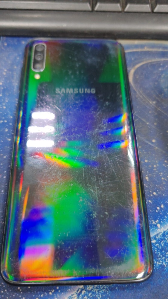 Смартфон Samsung A70
