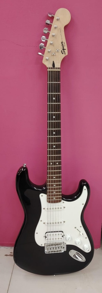 Электрогитара Fender Squier Bullet Strat