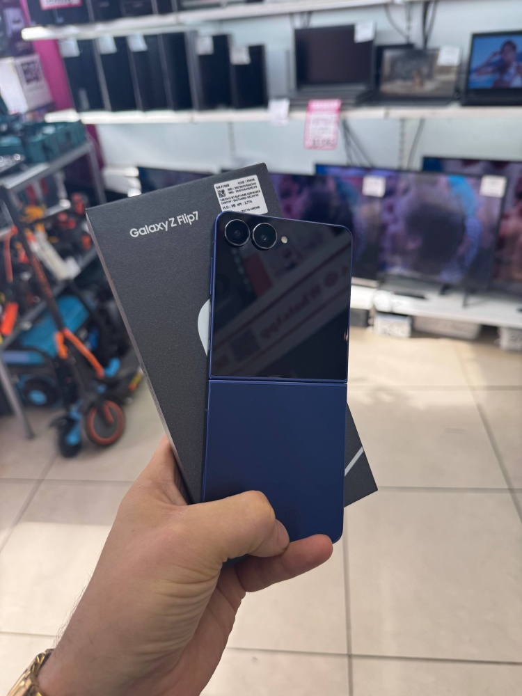 Смартфон Samsung серии Z Flip 7 12/256