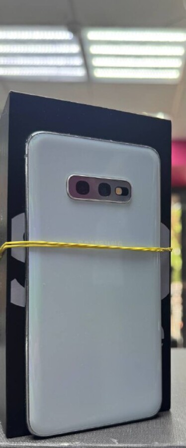 Смартфон Samsung S10E